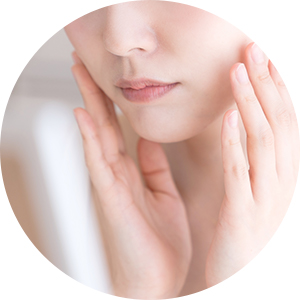 「シワやたるみが増える原因とは？」